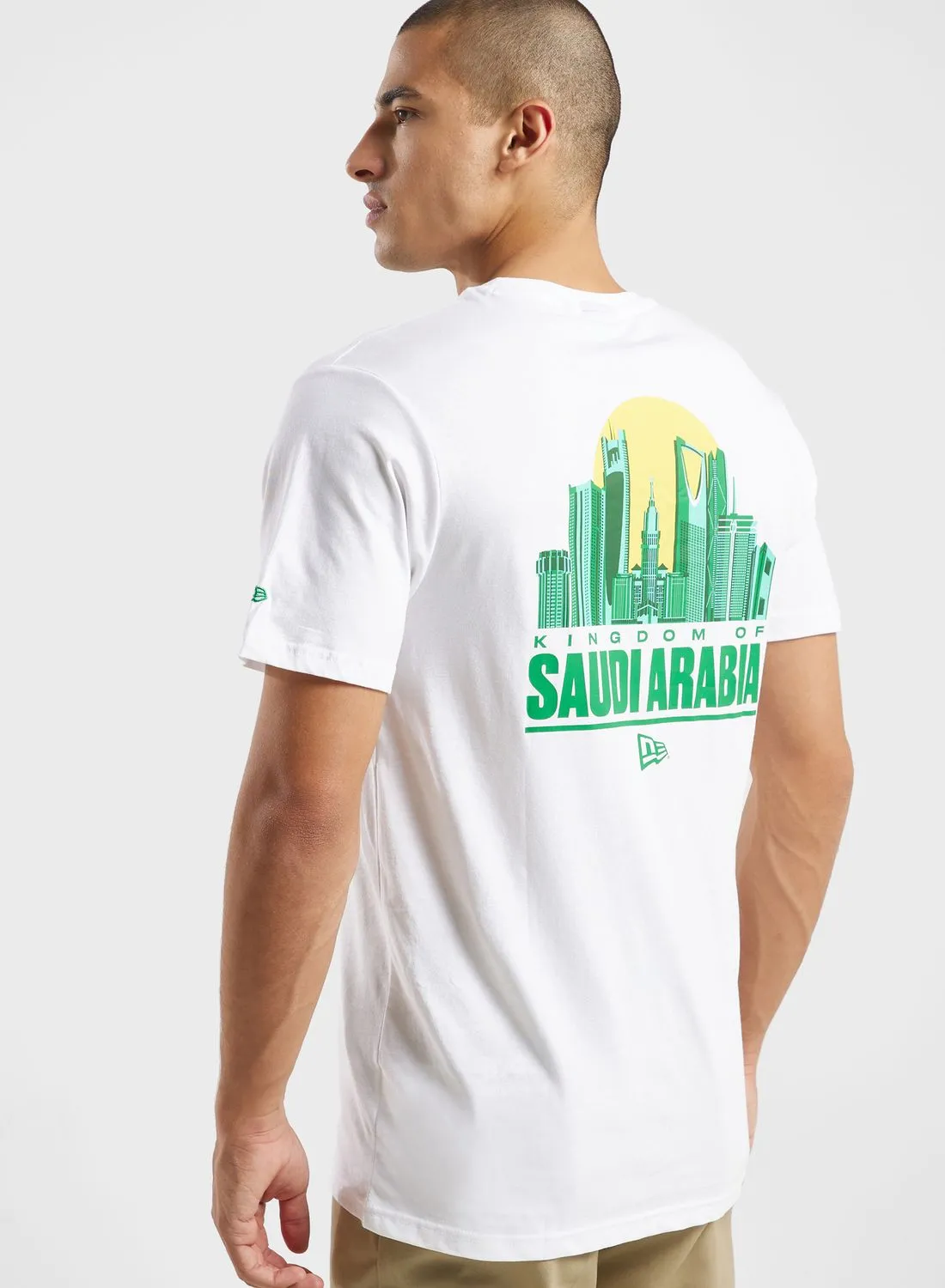 NEW ERA Saudi Arabia Skyline Graphic T-Shirt