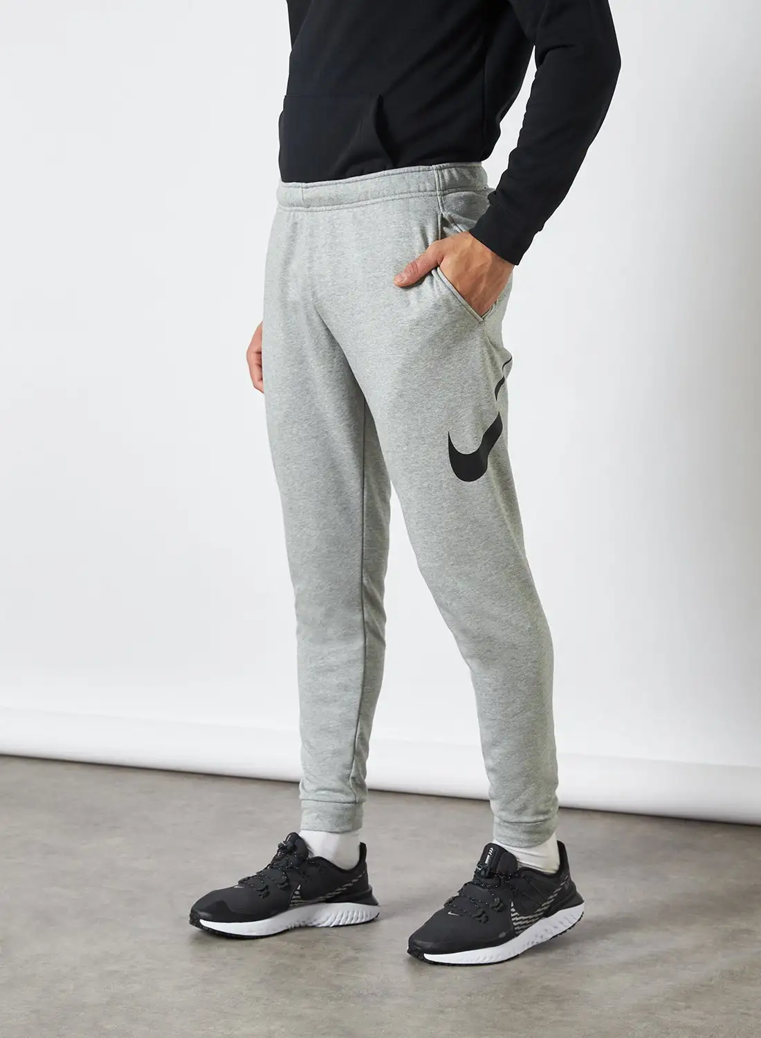 Nike Dri-FIT Swoosh Tapered Training Sweatpants Grey