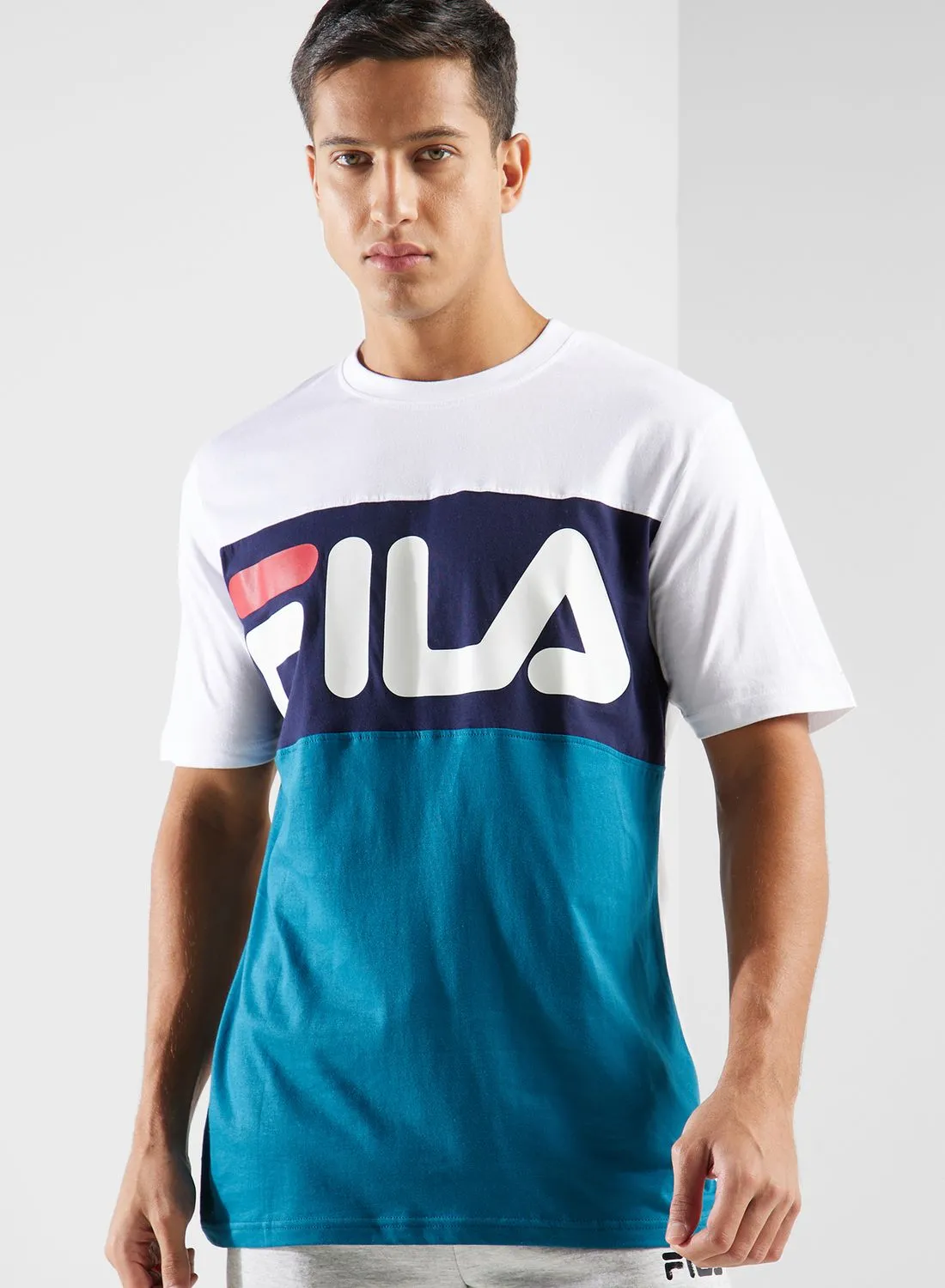 تي شيرت بشعار FILA أنور