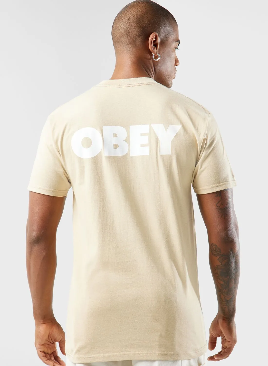 OBEY تي شيرت جريء