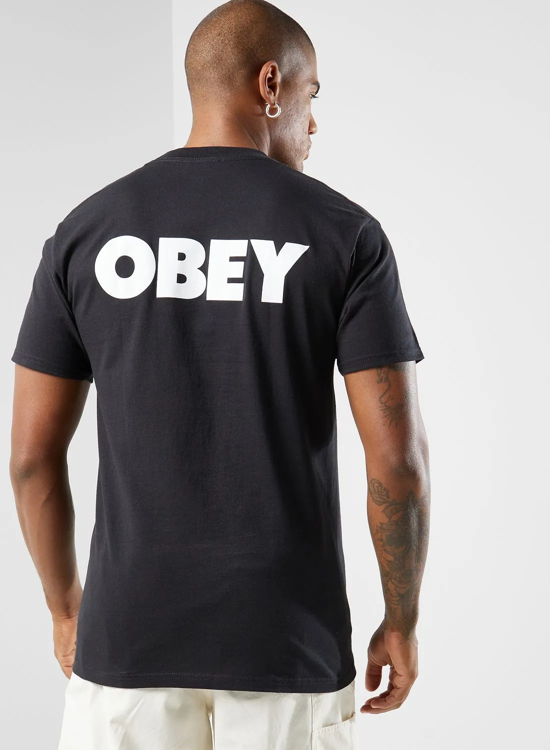 OBEY تي شيرت جريء