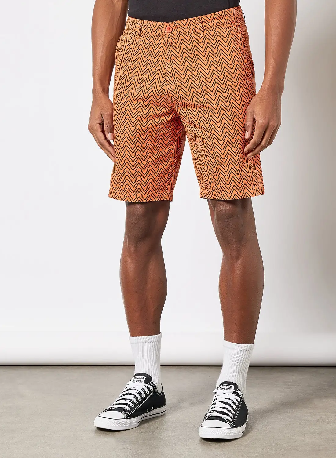 QUWA Men Chevron Print Shorts Orange/Black