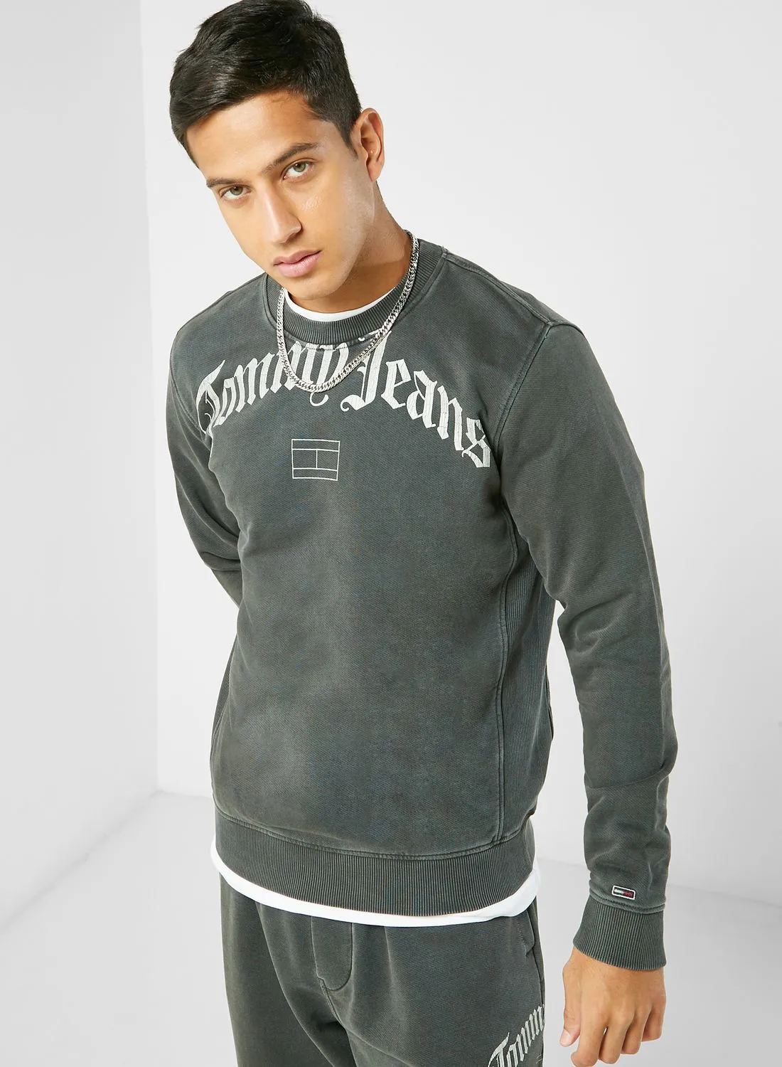 TOMMY JEANS Logo Crew Neck Sweatshirt