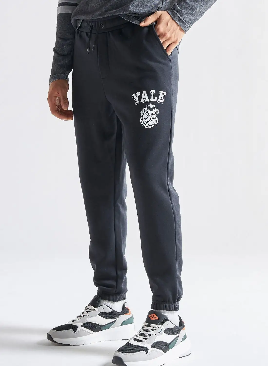 FAV Drawstring Cuffed Sweatpants