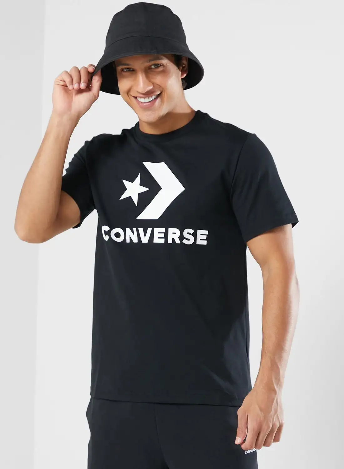 تي شيرت CONVERSE بمقاس قياسي وشعار أمامي كبير ونجمة في المنتصف