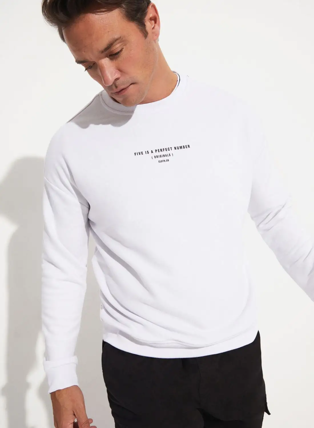 JUNE Essential Crew Neck Sweatshirt