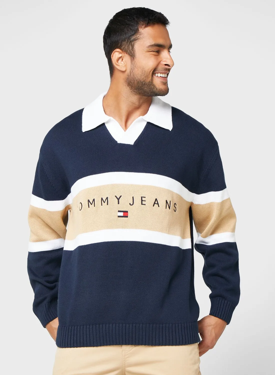 TOMMY JEANS Logo Trophy Neck Sweater