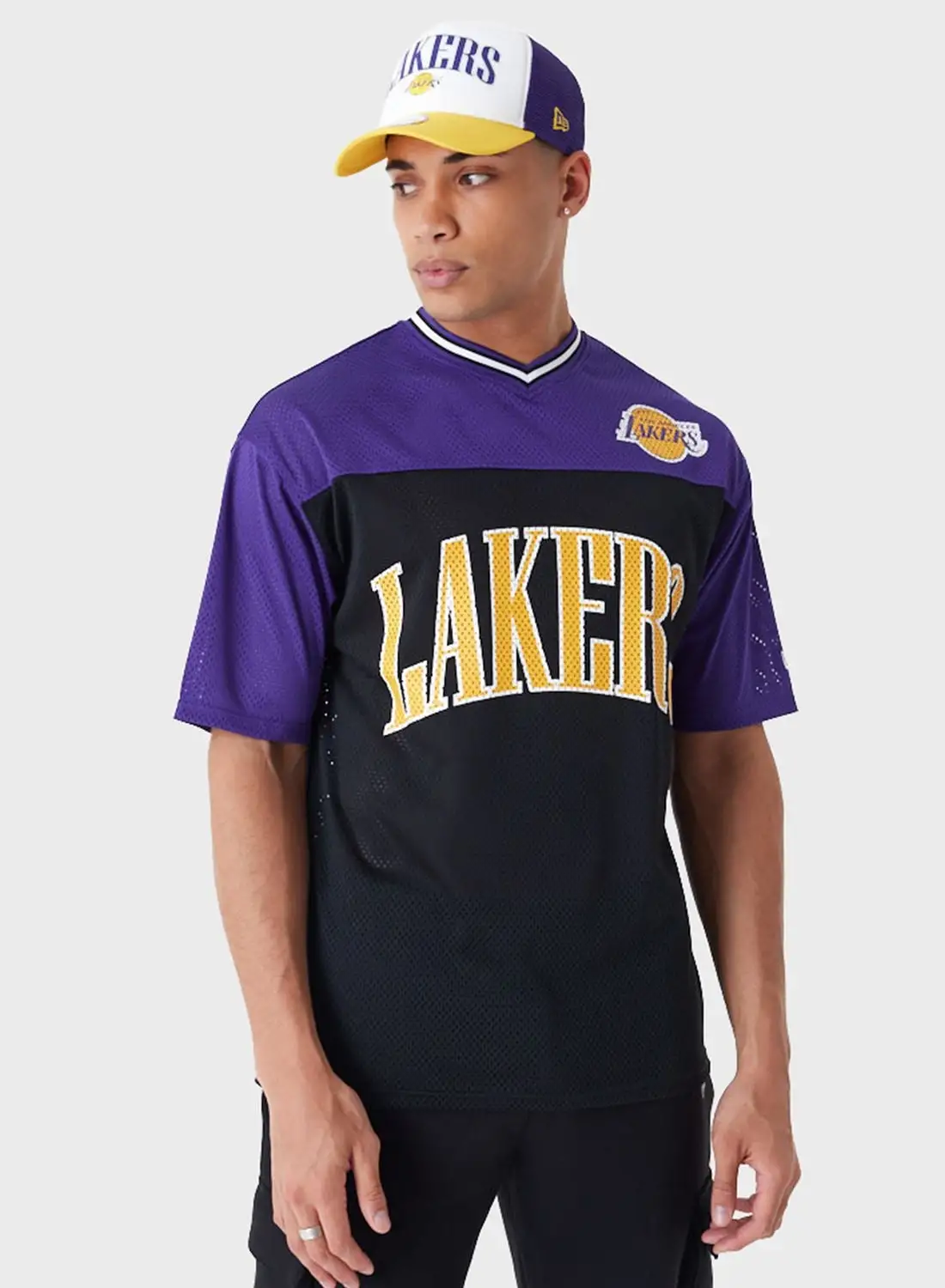 تي شيرت NEW ERA Los Angeles Lakers برسومات شبكية كبيرة الحجم