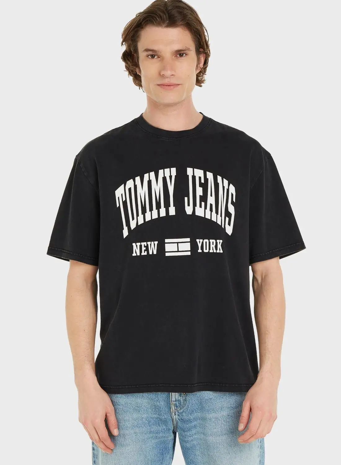 TOMMY JEANS Logo Crew Neck T-Shirt