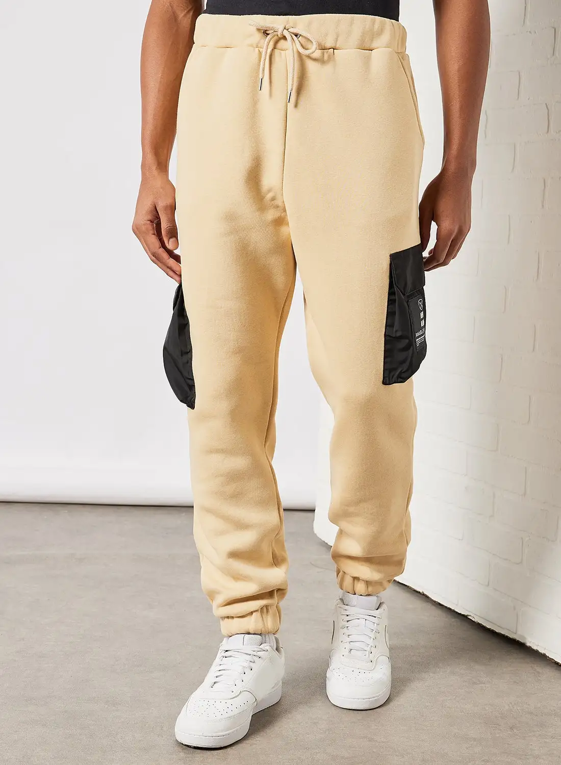 دم شقيق الدم Durris Cargo Joggers عارية