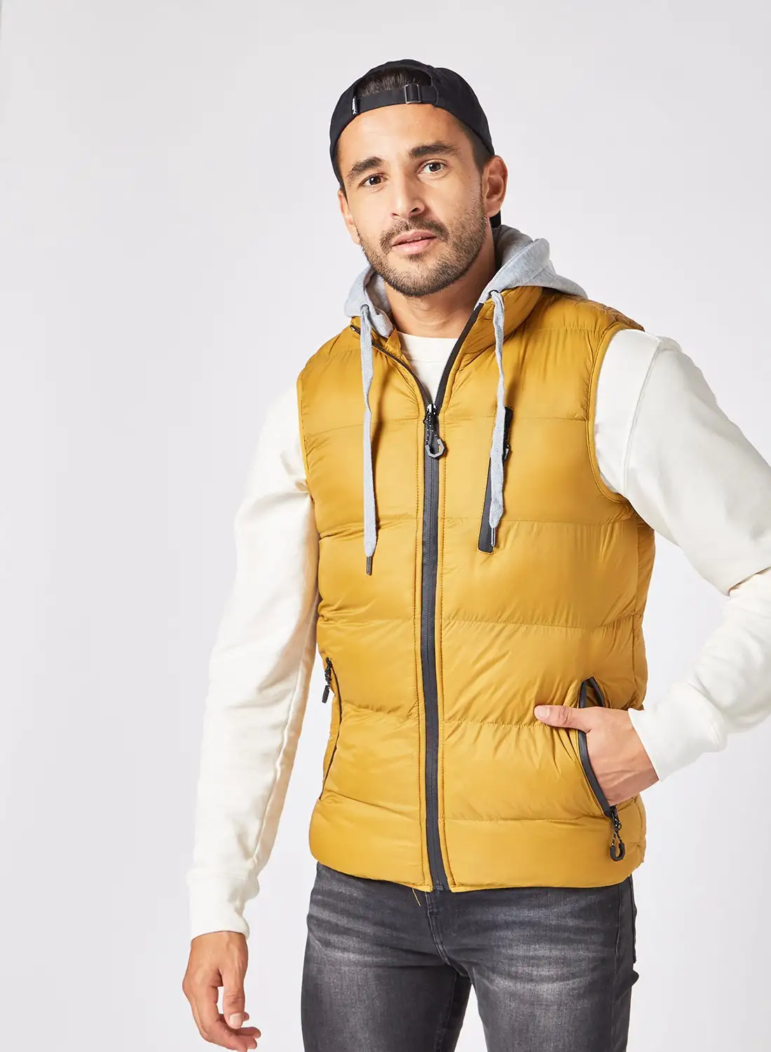 Athletiq Men's Casual Contrast Hooded And Side Pockets Detail Puffer Vest Jacket Yellow