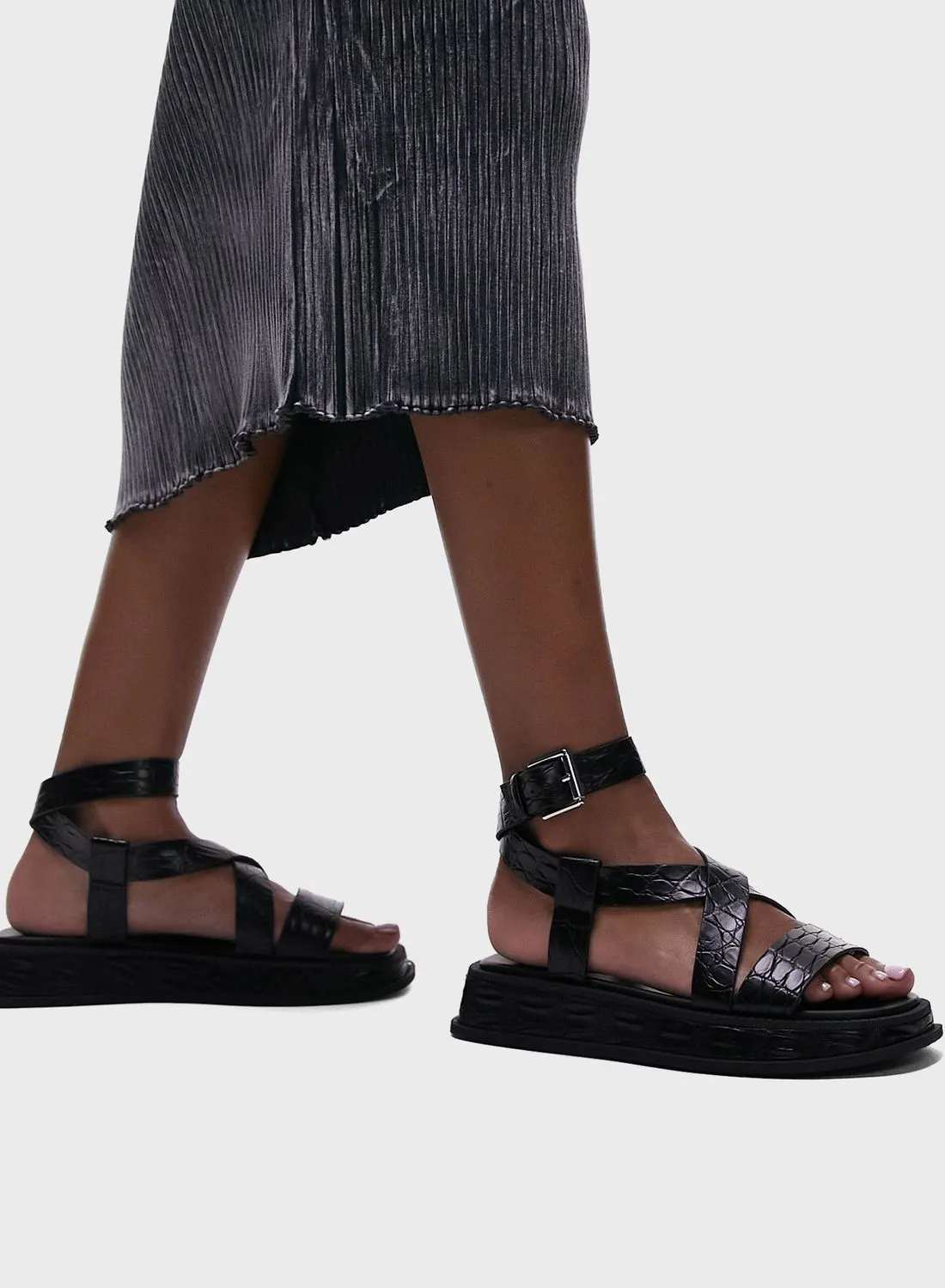 صندل بأحزمة متعددة Fitflop