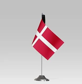 علم طاولة صغير الحجم BPA® DENMARK FLAG مع حامل ديكور مكتبي أنيق (23 × 10 سم)