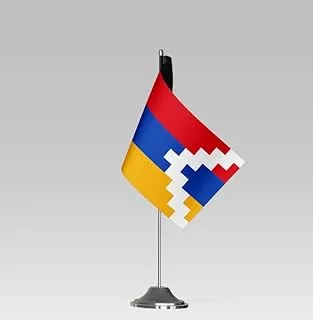 علم طاولة صغير الحجم BPA® ARTSAKH FLAG مع حامل ديكور مكتبي أنيق (21 × 10 سم)