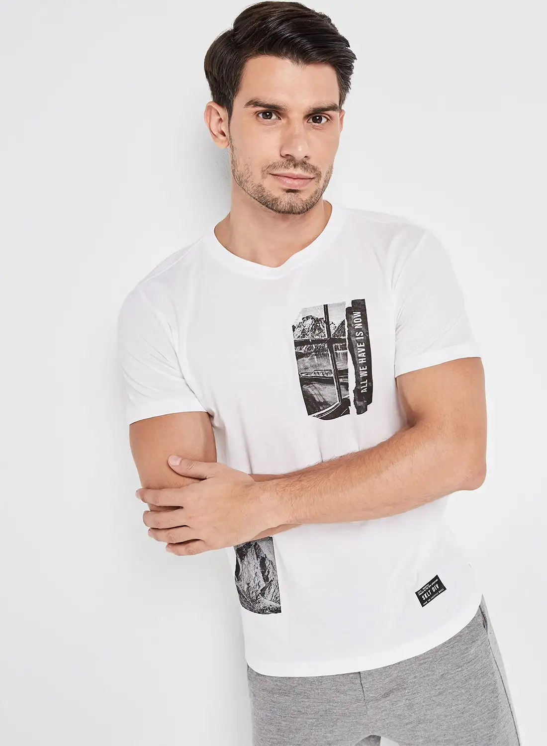 SKULT Graphic Patch Patch T-Shirt أبيض