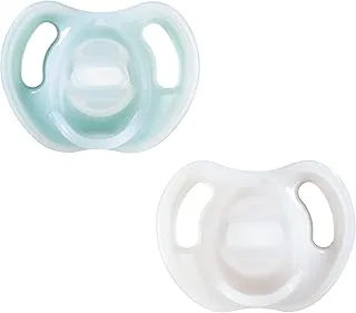 Tommee Tippee Ultra-Light Silicone Soother, Symmetrical Orthodontic Design, BPA-Free, One-Piece Design, Includes Steriliser Box, 0-6m, Pack of 2 Dummies