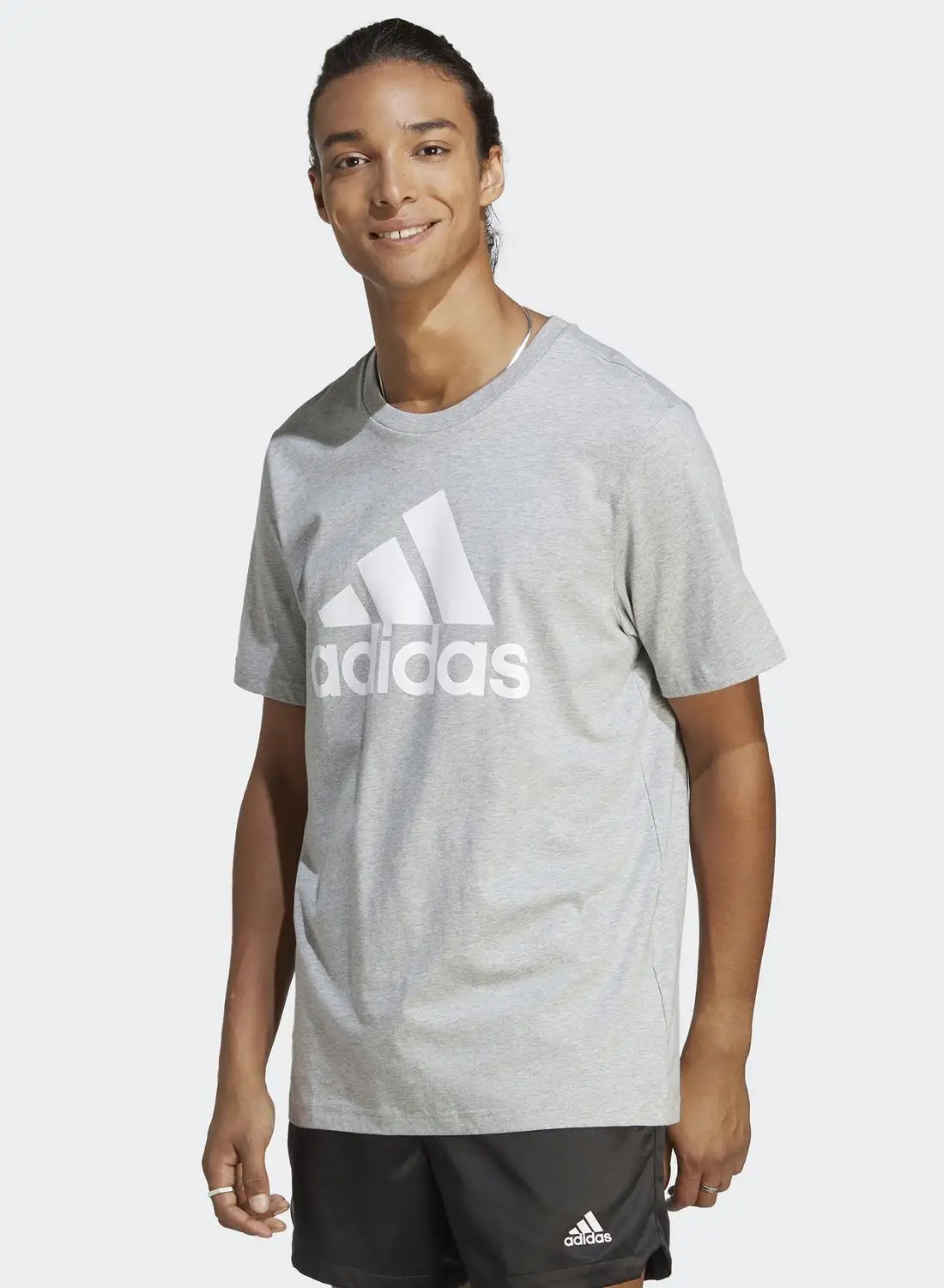 تي شيرت Adidas Single Jersey ذو الشعار الكبير