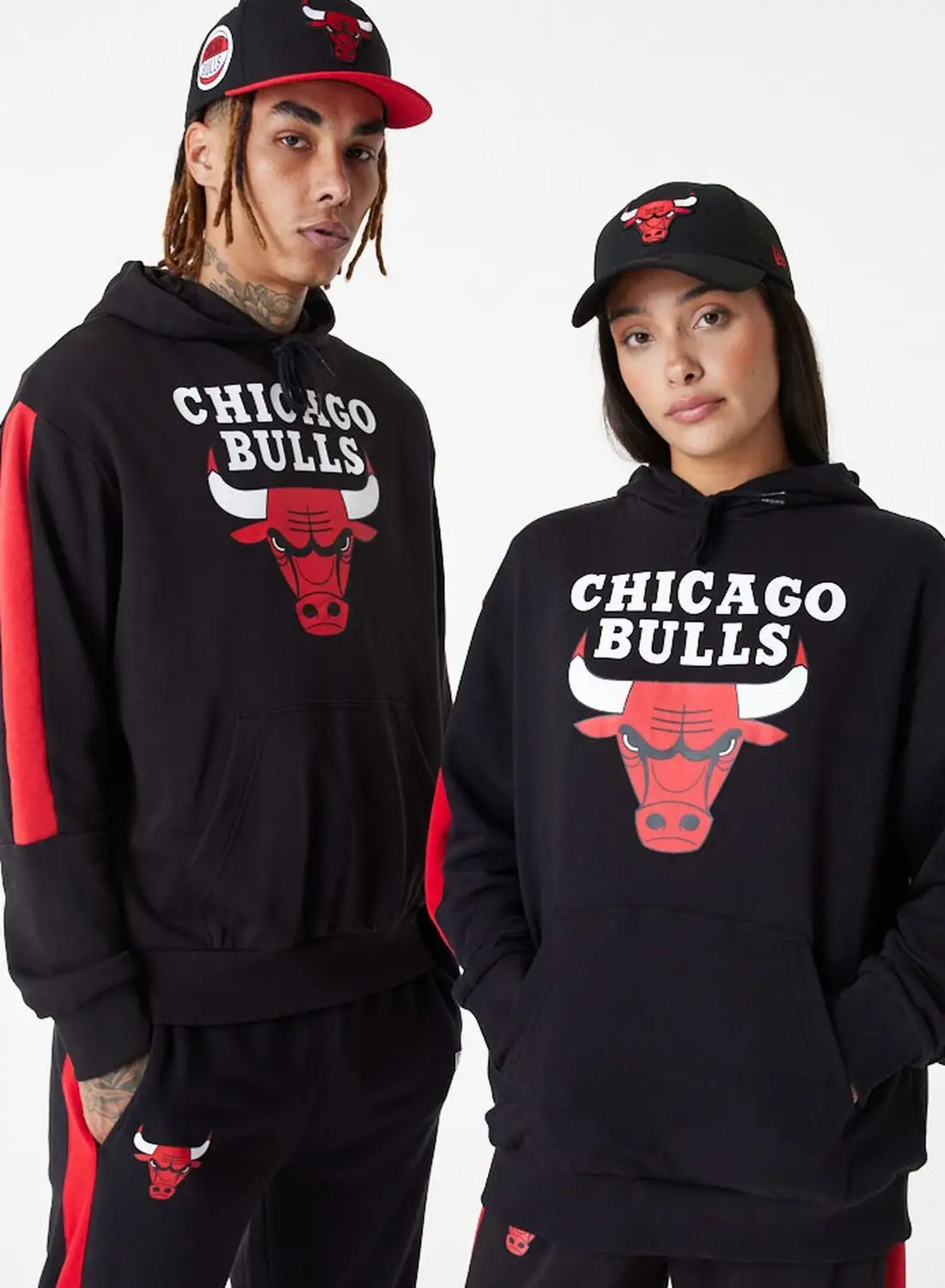 سترة بغطاء رأس كبيرة الحجم من NEW ERA Chicago Bulls ذات ألوان متعددة