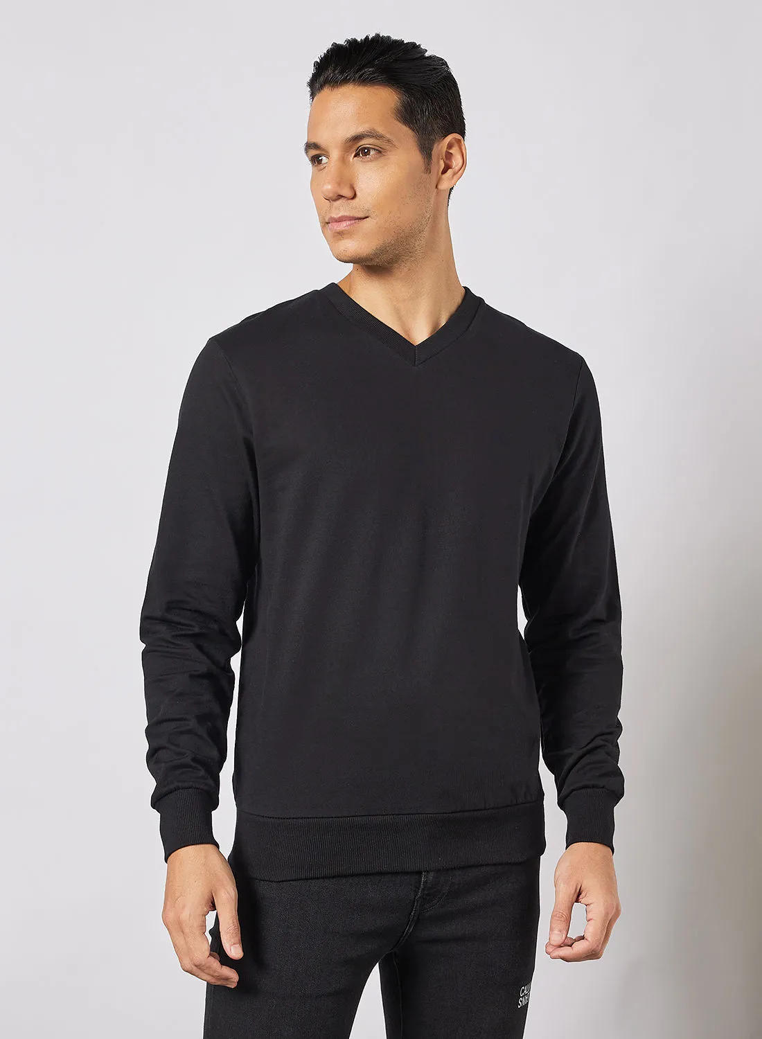 Noon East V-Neck Sweatshirt Black