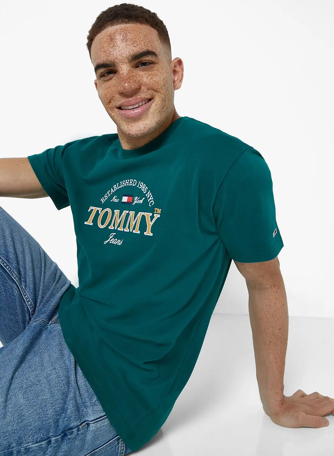 TOMMY JEANS Modern Logo Classic T-Shirt