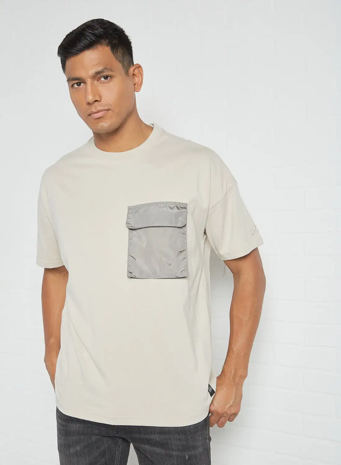 Native Youth Utility Pocket T-Shirt رمادي