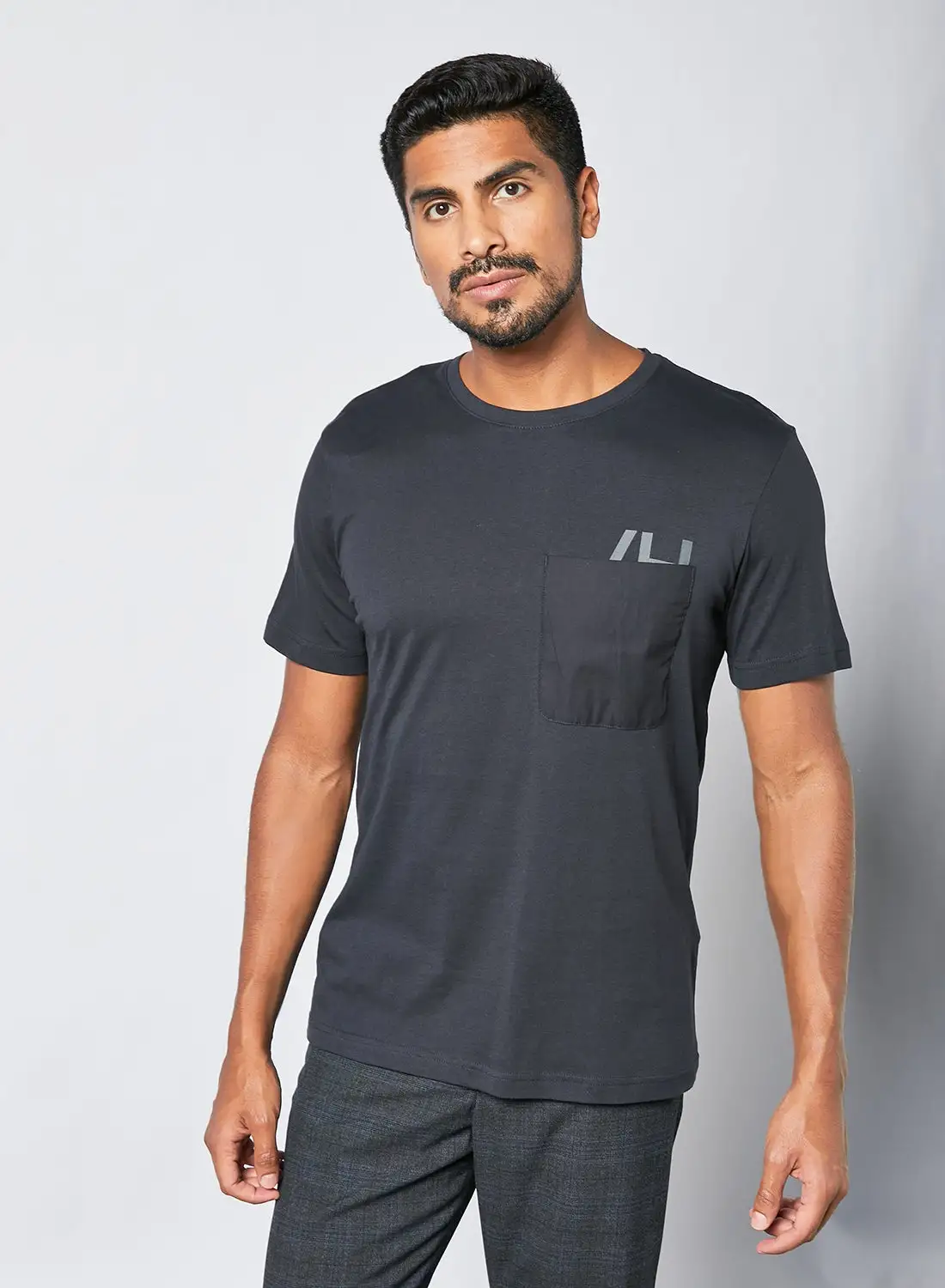 مختارة Homme Pocket Crew Neck T-Shirt أسود