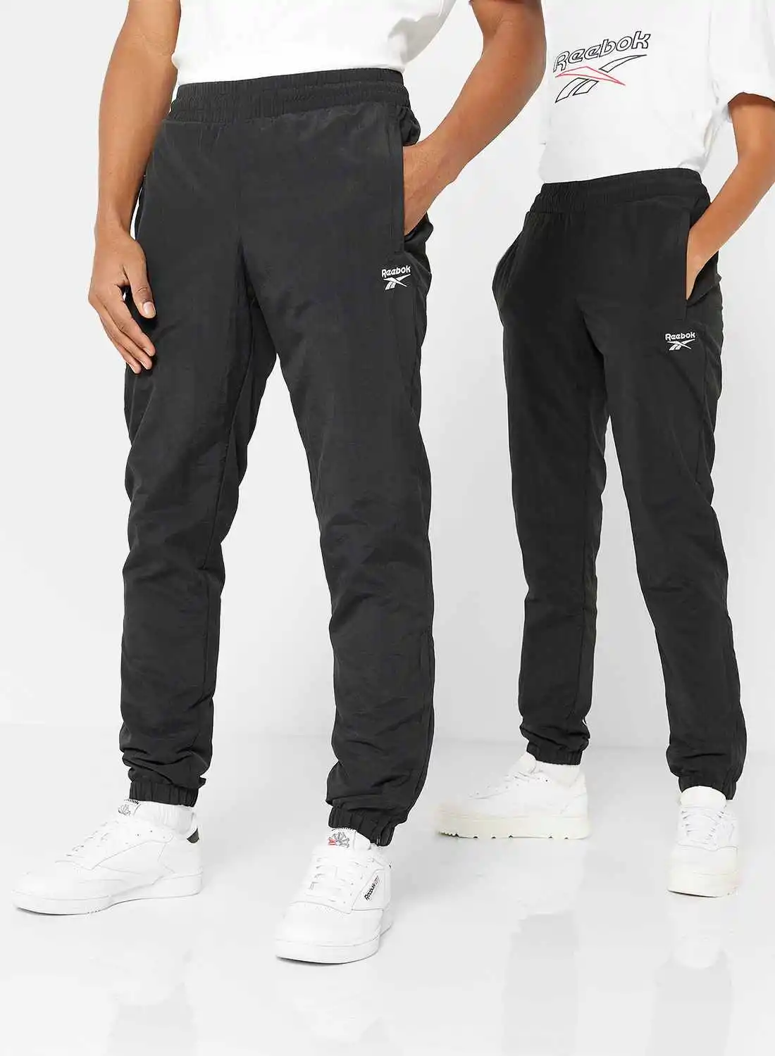 Reebok Unisex Essential Logo Joggers Black/Black