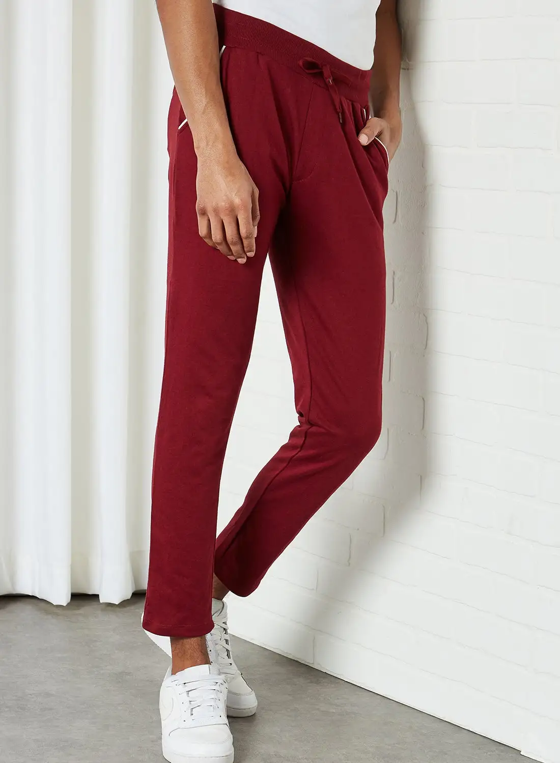 Mast & Harbour Men's Solid Joggers Maroon