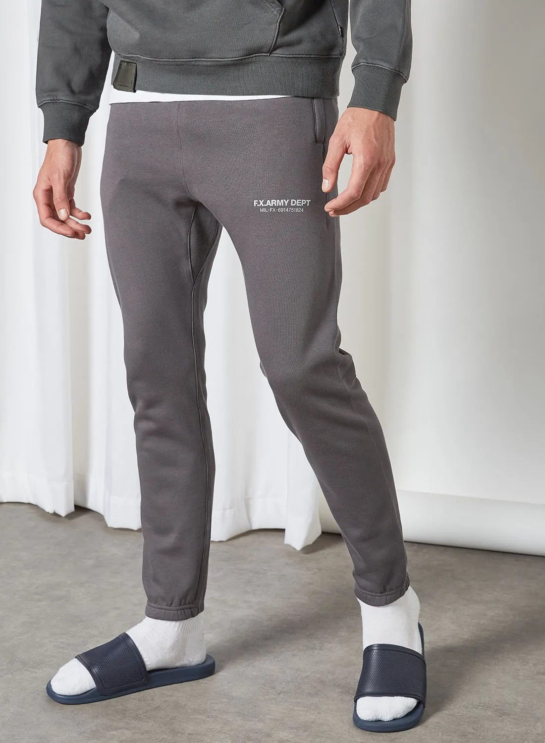 FINGERCROXX Solid Joggers Dark Grey