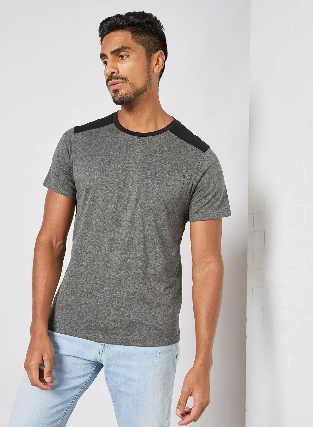 QUWA Trendy Casual Contrast Shoulder Short Sleeves T-shirt with Pocket Dark Grey/Black