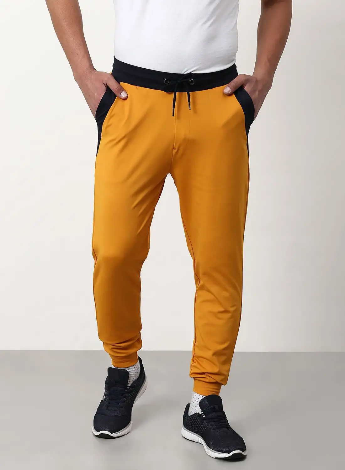 ABOF Active Wear Joggers أصفر مسطردة / أسود