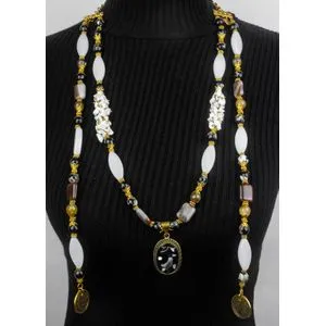 Fashionable Crytsal Necklace - White & Gold