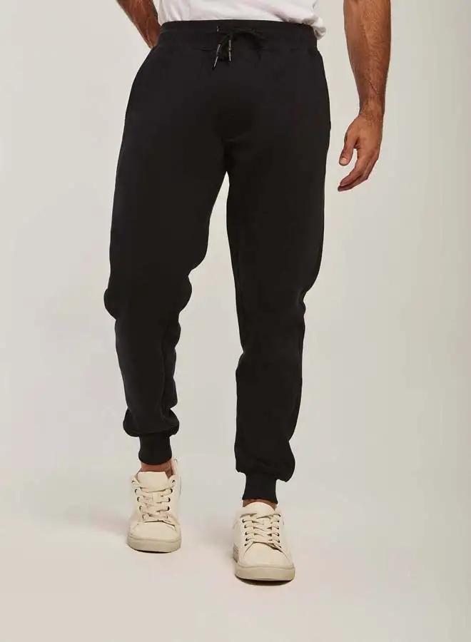 يجرؤ Sweatpants يتوهم مع الثنية