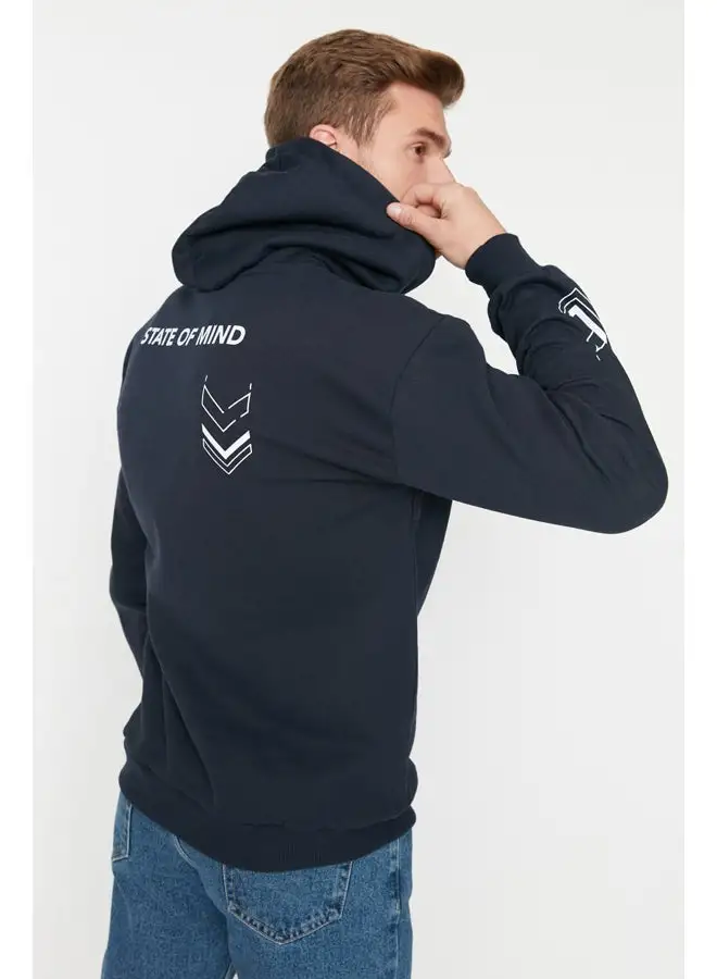 trendyol Navy Blue Men's Relaxed/Comfortable Cut Sweatshirt with Text Printed and a Soft Pile Inside TMNAW23SW00024