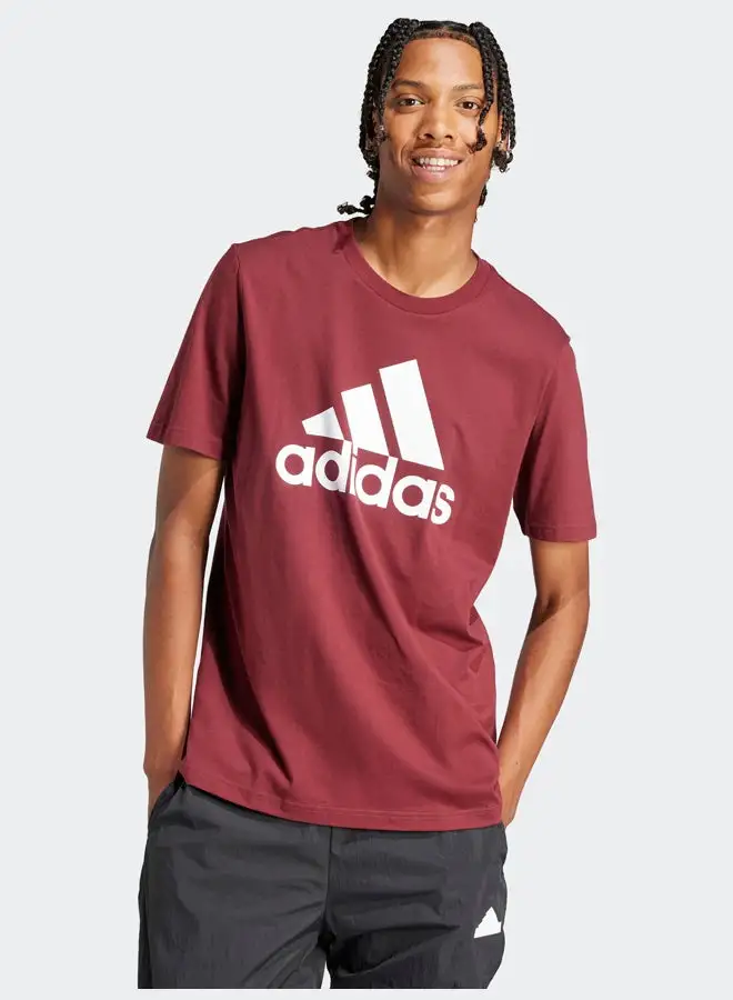 تي شيرت Adidas Essentials ذو شعار كبير من الجيرسيه