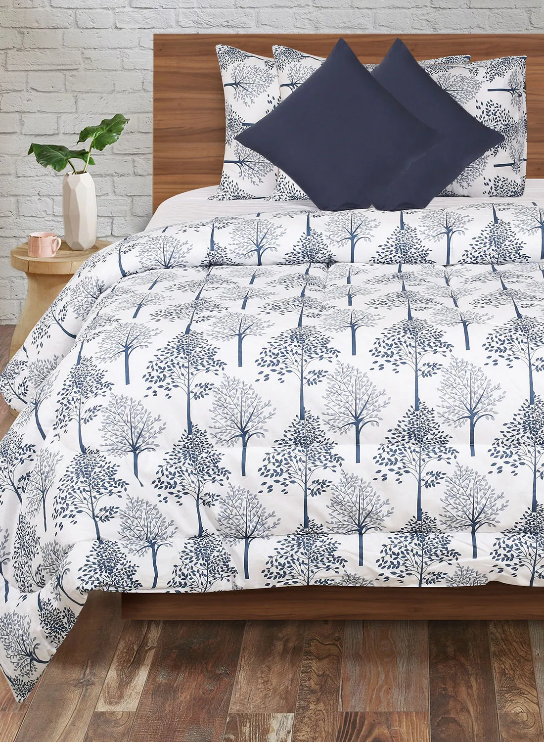 Amal Comforter Set - With 1 x Comforter 215x240cm + 2 Pillow Covers 50x75cm And 2 Cushion Covers 40x40cm - Polyester Blue/White Polyester Blue/White 215x230cm