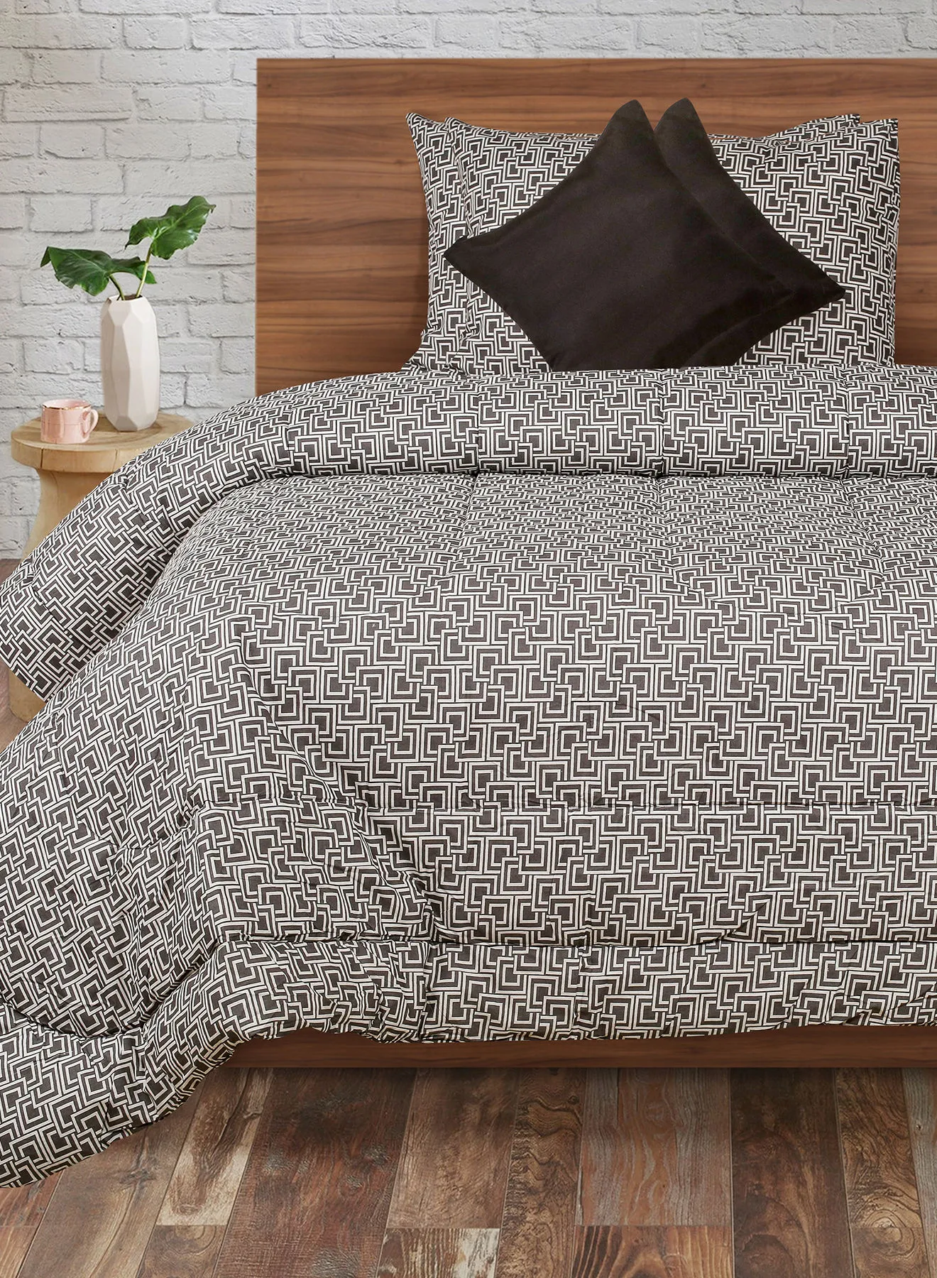 Amal Comforter Set King Size All Season Everyday Use Bedding Set 100% Cotton 5 Pieces 1 Comforter 2 Pillow Covers 2 Cushion Covers Grey/Brown