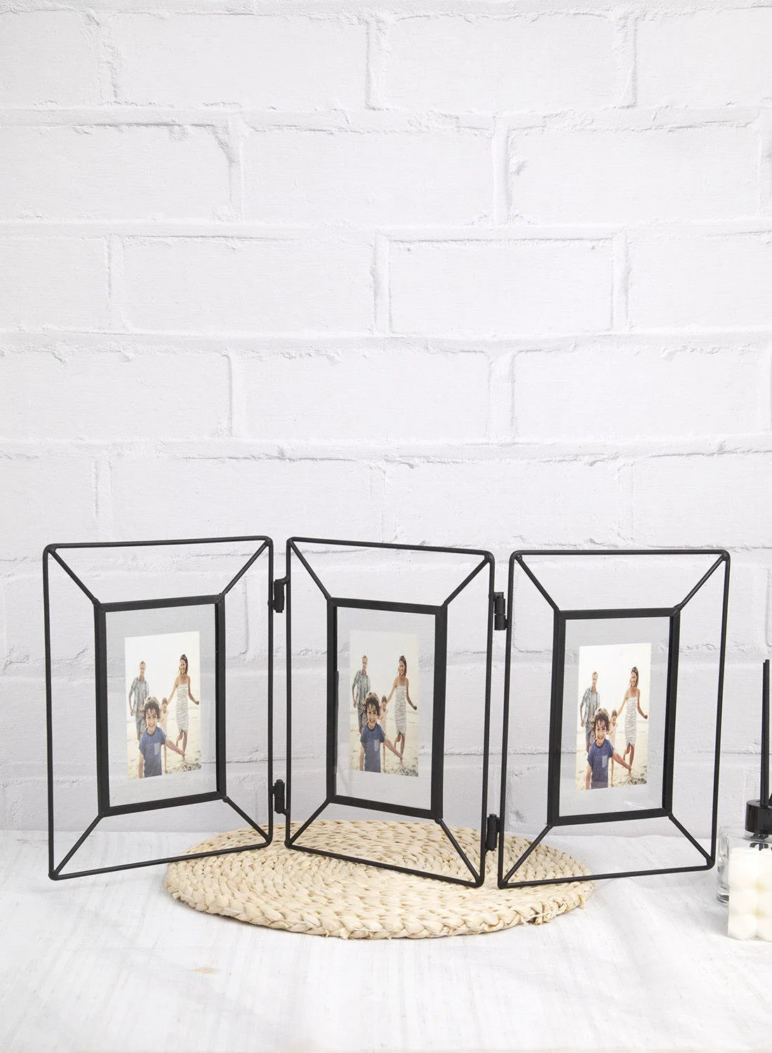 ebb & flow Wall Frames With Outer Frame Black Outer frame size--L54xH23  cm Photo size--3pcs 4x6 inch
