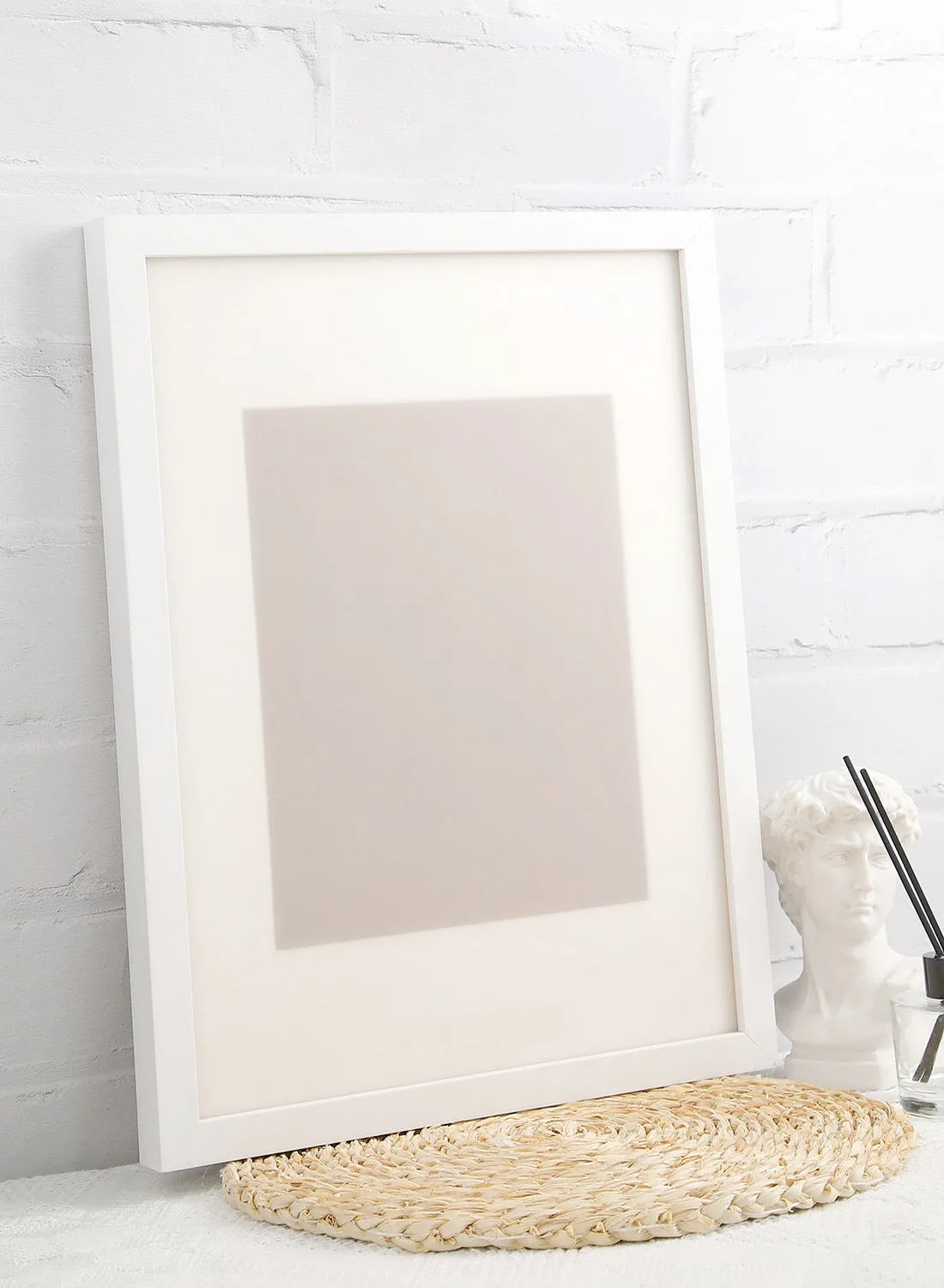 Switch Wall Frames With Outer Frame White Outer frame size--L53xH63 cm Photo size--16x20 inch