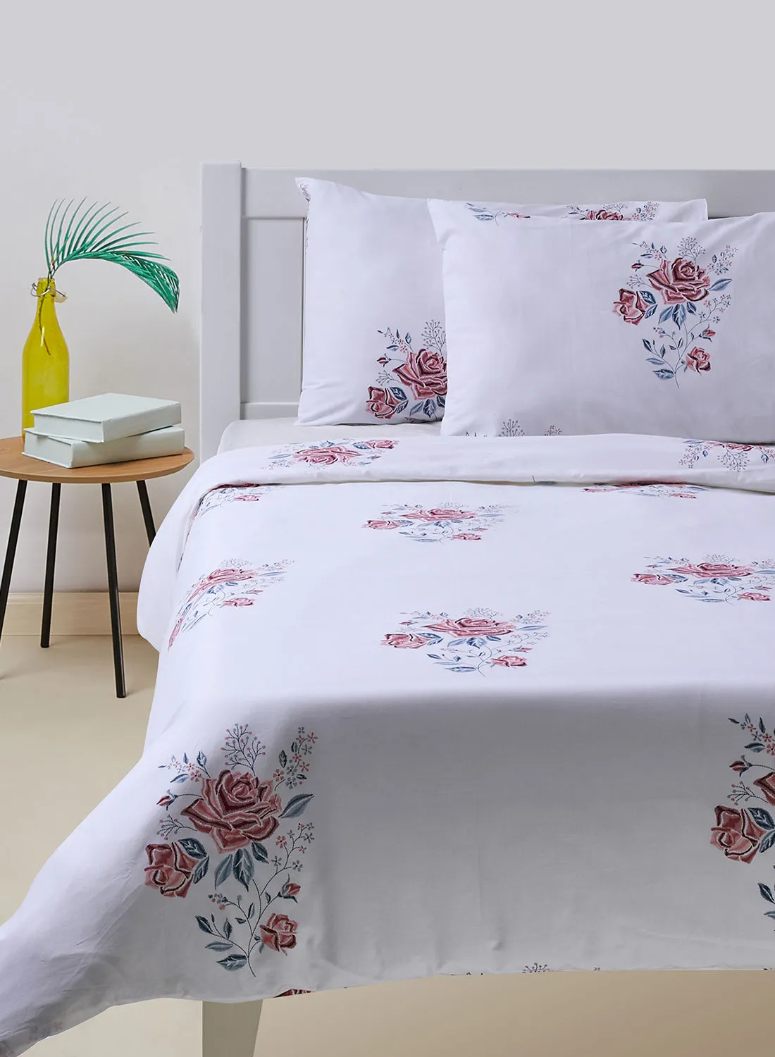 Amal Duvet Cover Set - With 1 Duvet Cover 200X200 Cm And 2 Pillow Cover 50X75 Cm - 100% Cotton Caroline Percale Rotary Print - 144 Thread Count Cotton White/Red/Blue Queen