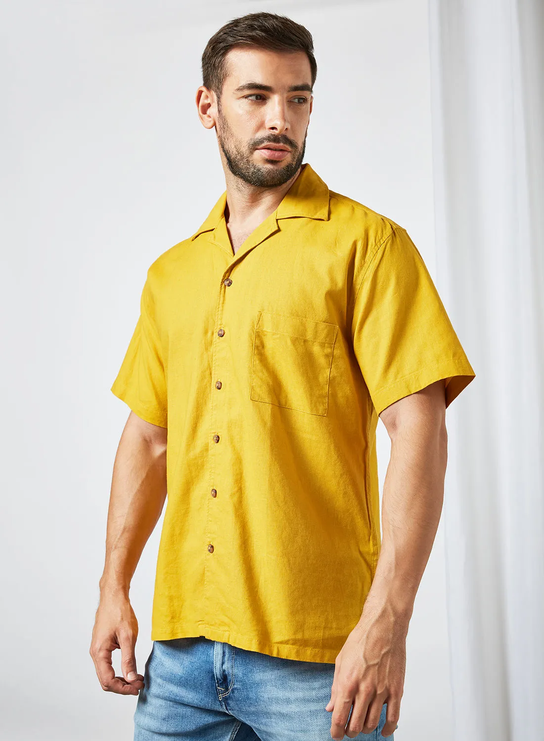 قميص Sivvi x D'Atelier قصير الأكمام أصفر
