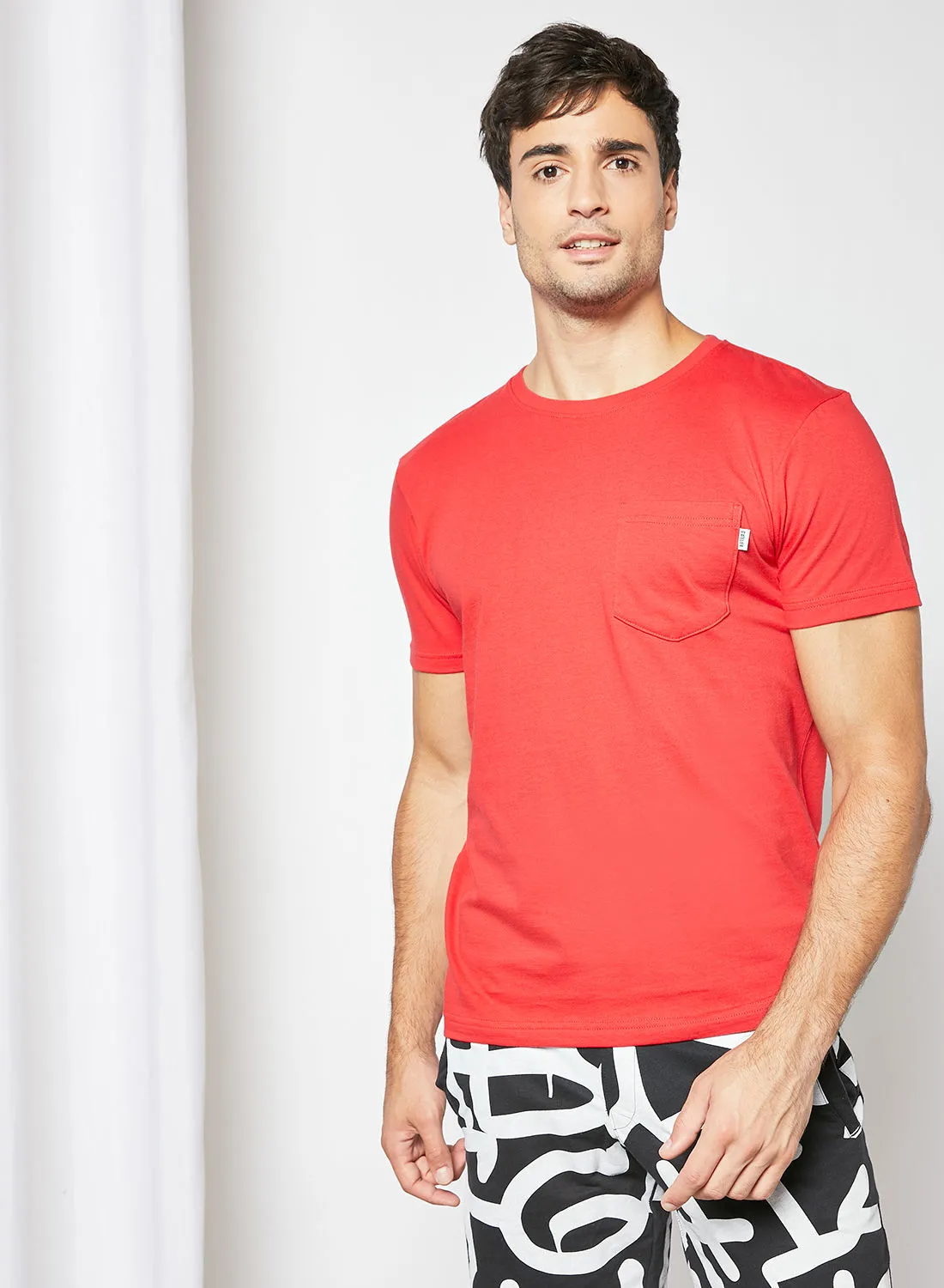 Sivvi x D'Atelier Patch Pocket T-Shirt أحمر
