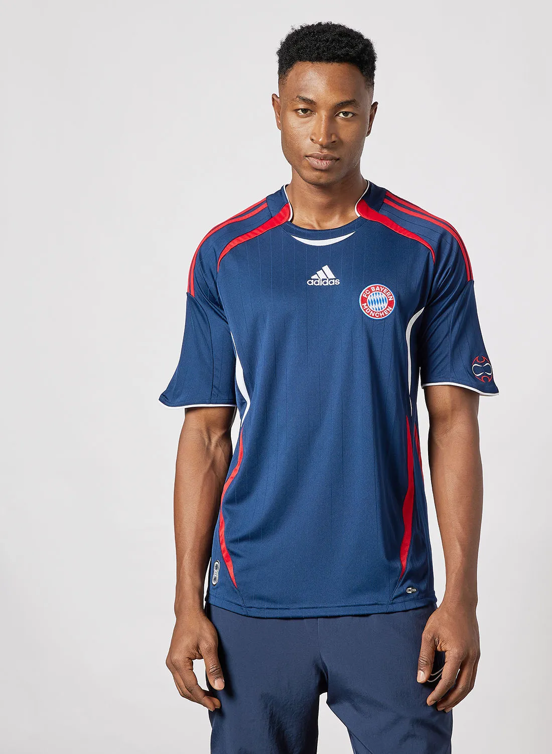 قميص كرة القدم من Adidas FC Bayern Teamgeist
