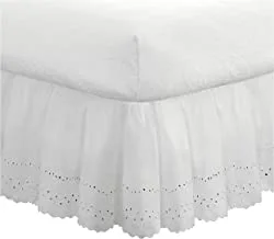 تنورة سرير ذات فتحات من FRESH IDEAS تفاصيل مطرزة بكشكشة غبار ، تصميم كلاسيكي بطول 14 بوصة بتصميم مجمّع ، مزدوج ، أبيض