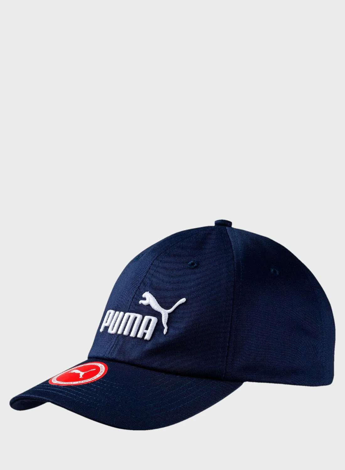 قبعة بشعار بوما الأساسية