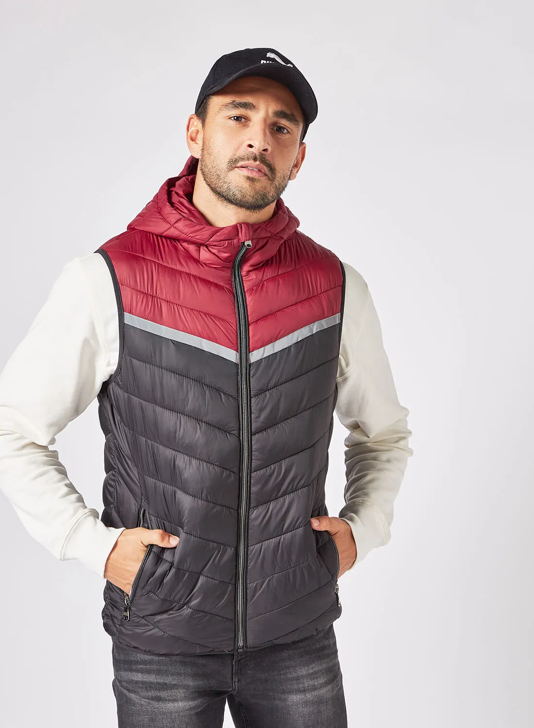 Athletiq Men's Casual Contrast Hooded And Side Pockets Detail Stripped Puffer Vest Jacket Black/Red