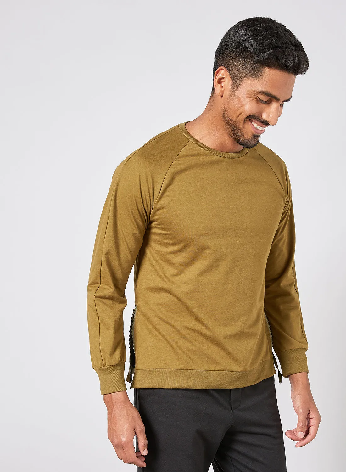 QUWA Men Casual Trendy Side Zip Strap Long Sleeves Crew Neck Pullover Sweatshirt Olive