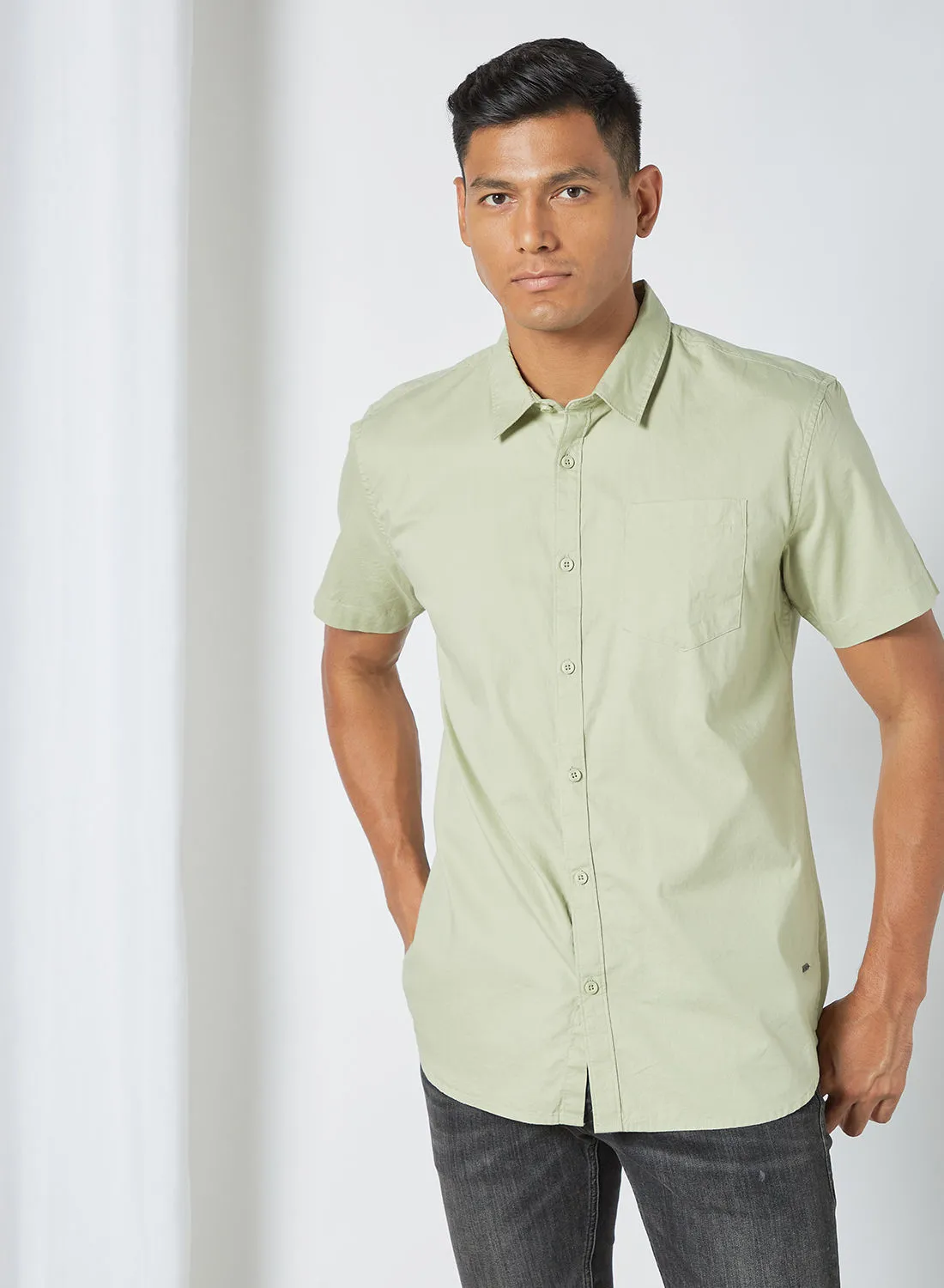 قميص أبوف أساسي قصير الأكمام أخضر اللون