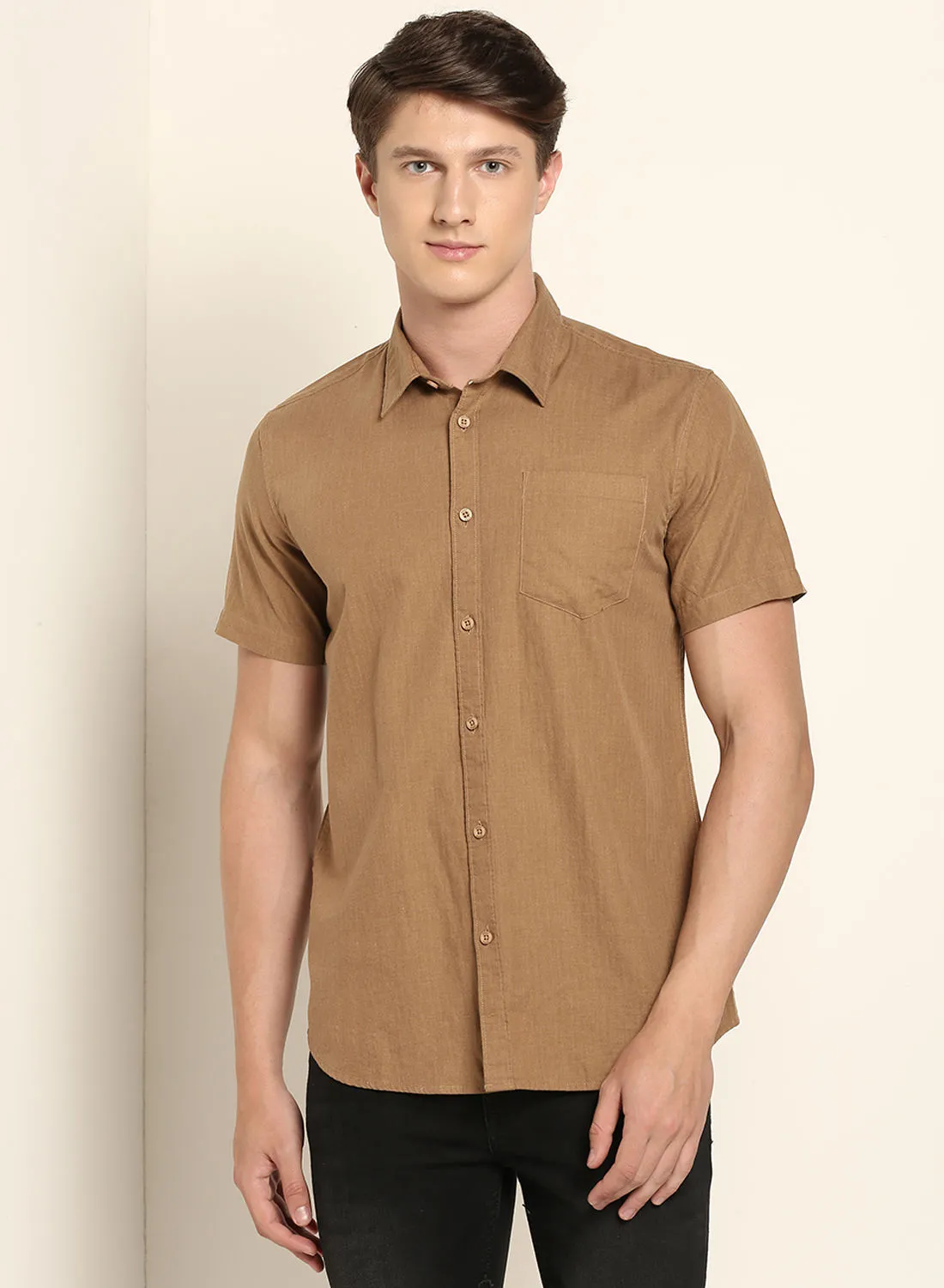 ABOF قميص كاجوال بياقة ياقة عادية وأكمام قصيرة لون بني تورتيلا