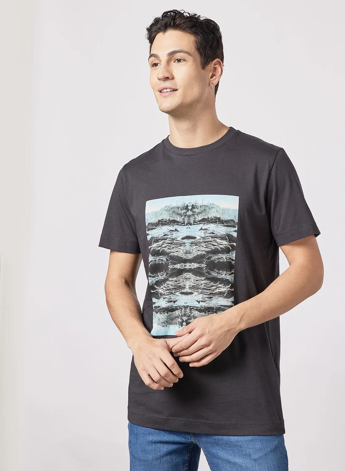Selected Homme Graphic Print Crew Neck T-Shirt أسود